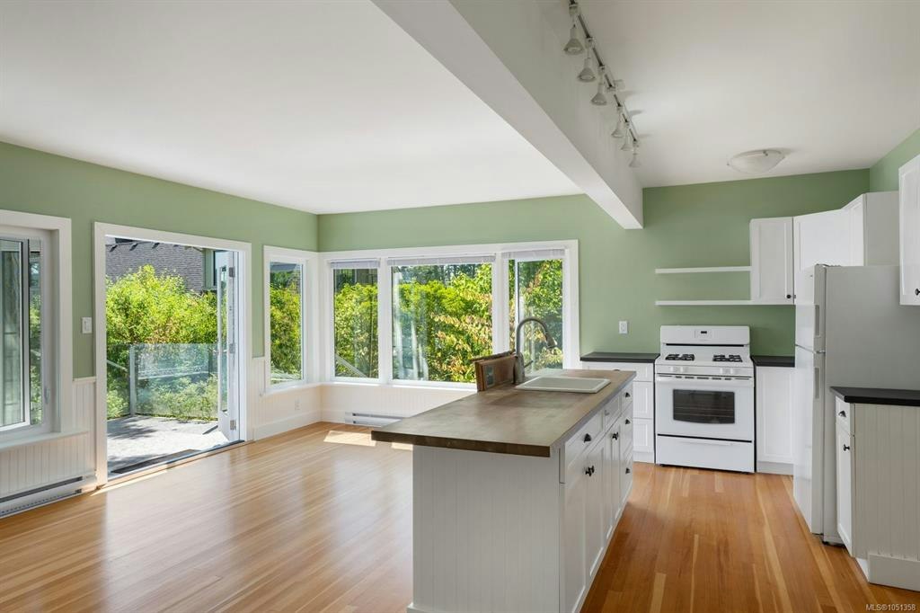 389 Moses Point Road, North Saanich, BC, V8L 5L9 - 21