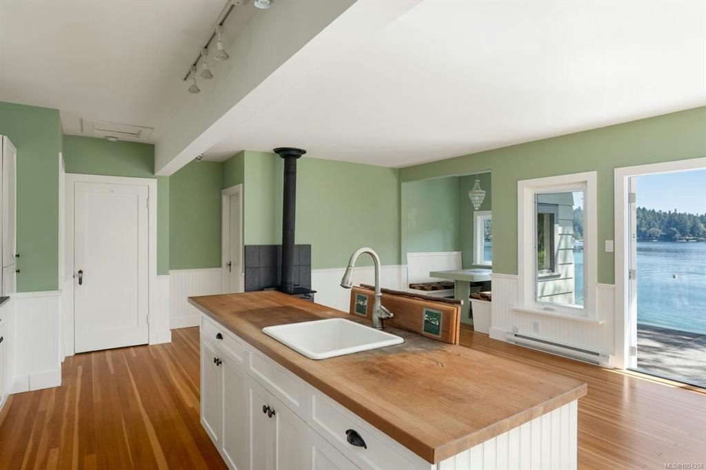 389 Moses Point Road, North Saanich, BC, V8L 5L9 - 12