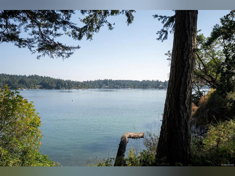 389 Moses Point Road, North Saanich, BC, V8L 5L9 - 36