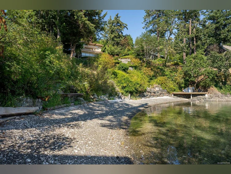 389 Moses Point Road, North Saanich, BC, V8L 5L9 - 5