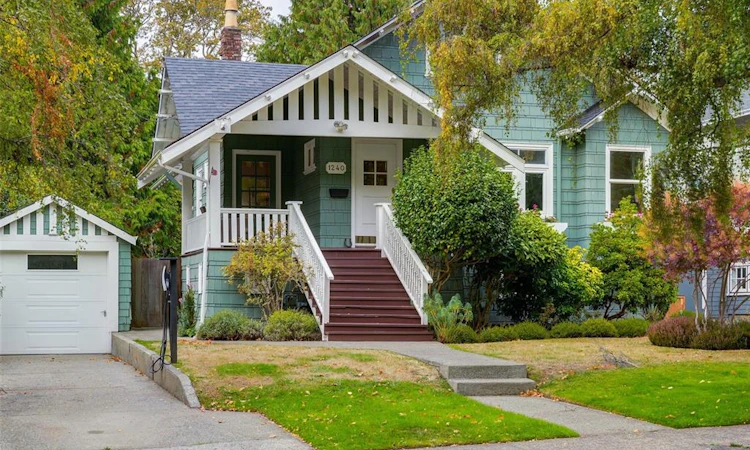 1240 Victoria Avenue