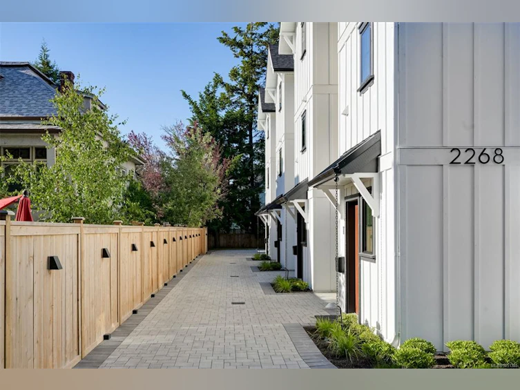 3-2268 Bowker Avenue, Oak Bay, BC, V8R 2E4 - 2