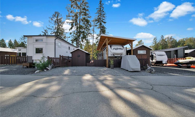 25-10750 Central Lake Road