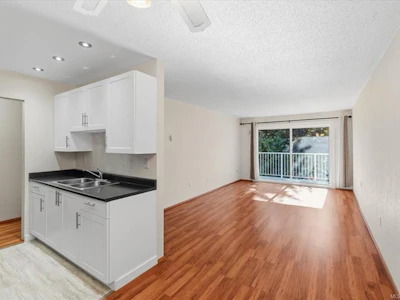 419-1600 Dufferin Crescent - 4