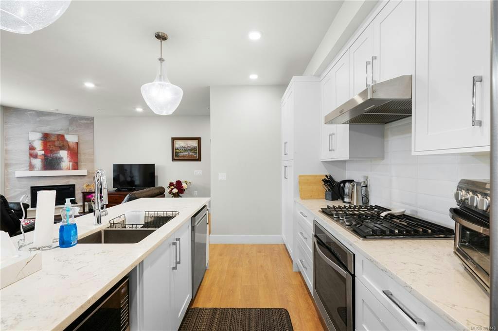 205-741 Travino Lane, Saanich, BC, V8Z 0G3 - 13