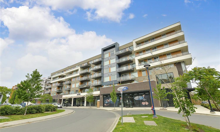 404-967 Whirlaway Crescent