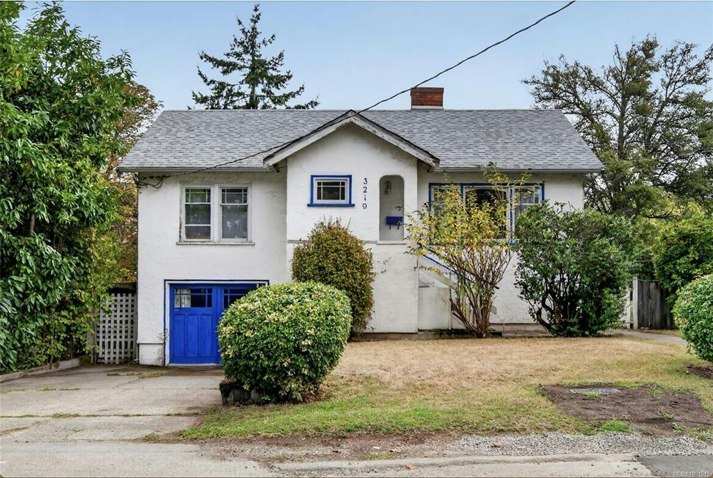 3219 Rutledge Street, Saanich, BC, V8X 1N6