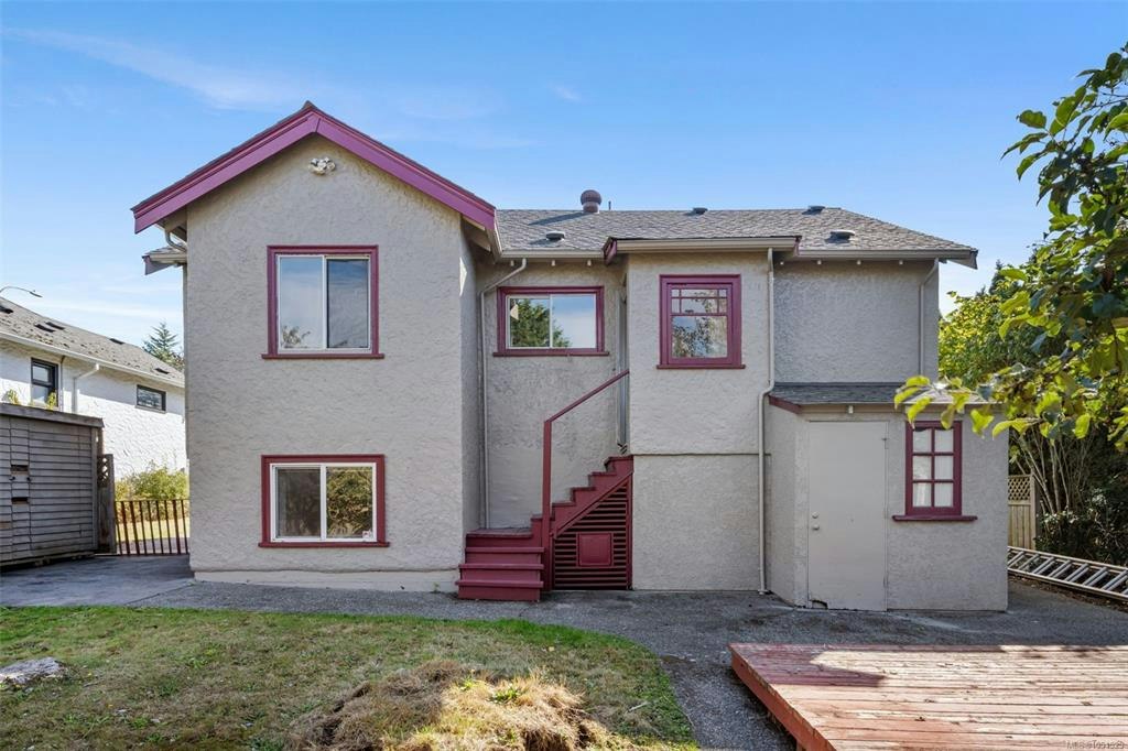 978 Lovat Avenue, Saanich, BC, V8X 1V3