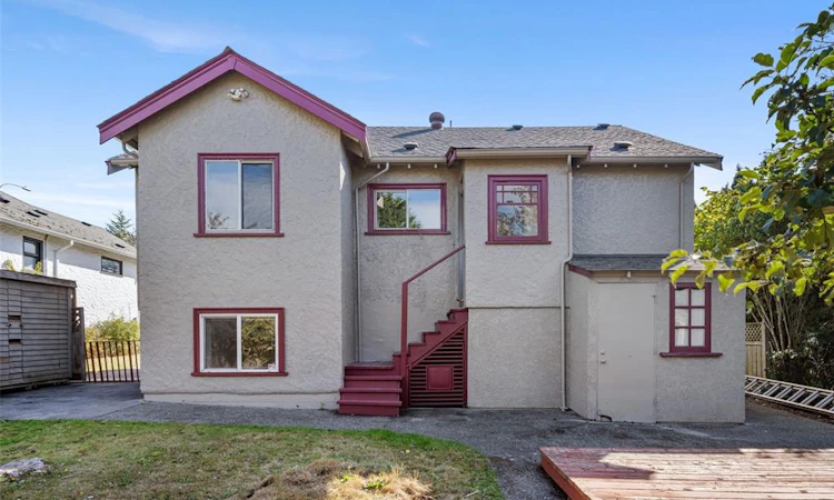 978 Lovat Avenue