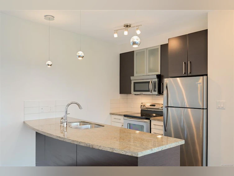 418-2745 Veterans Memorial Pkwy, Langford, BC, V9B 0H4 - 3