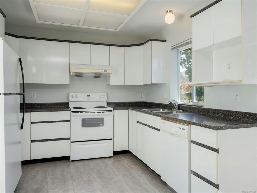 1287 Carmichael Court, Saanich, BC, V8Z 7B9 - 9