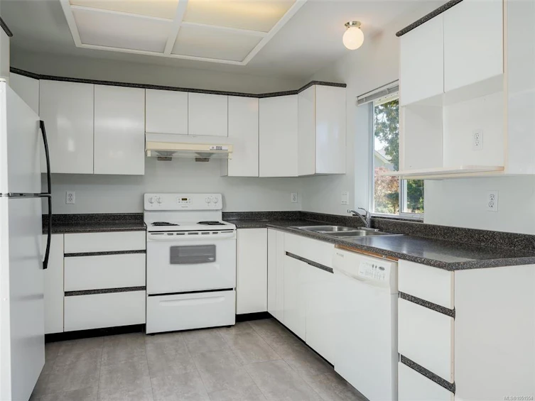 1287 Carmichael Court, Saanich, BC, V8Z 7B9 - 9