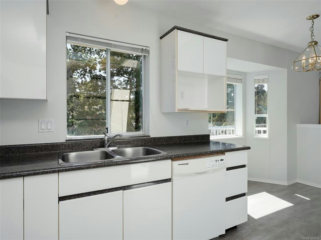 1287 Carmichael Court, Saanich, BC, V8Z 7B9 - 10