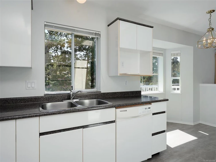 1287 Carmichael Court, Saanich, BC, V8Z 7B9 - 10