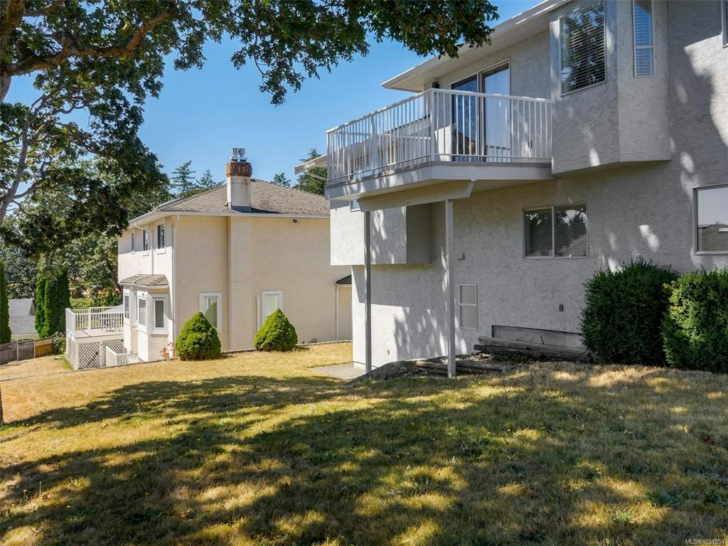 1287 Carmichael Court, Saanich, BC, V8Z 7B9 - 35