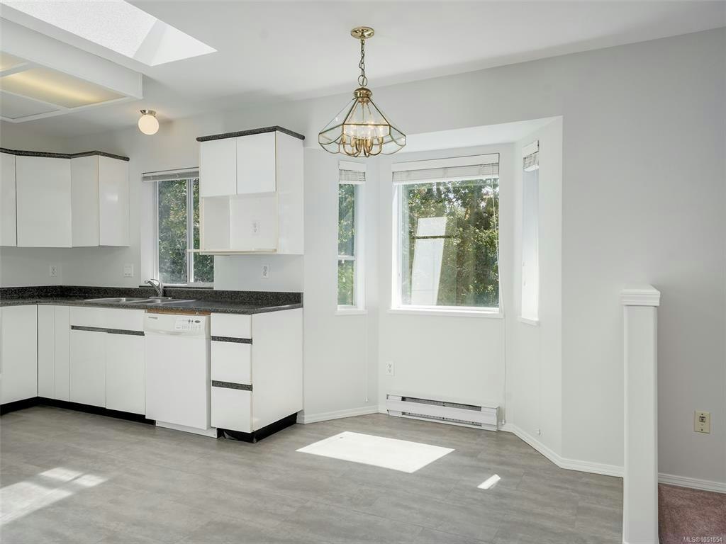 1287 Carmichael Court, Saanich, BC, V8Z 7B9 - 12