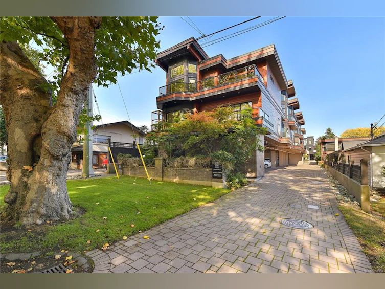 206-2589 Penrhyn Street, Saanich, BC, V8N 1G4 - 31