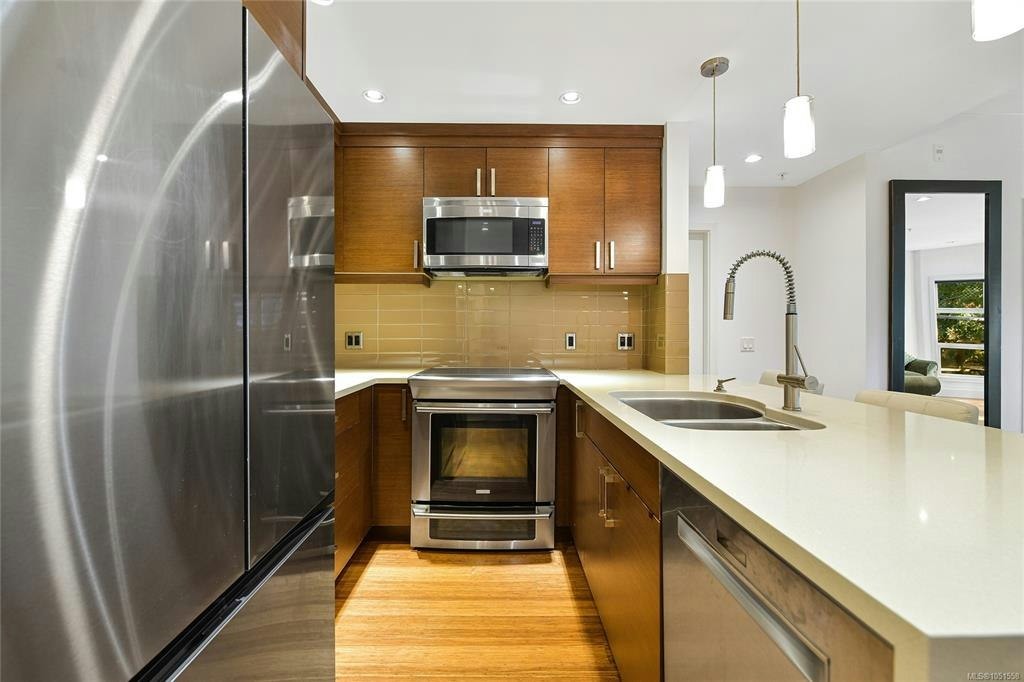 206-2589 Penrhyn Street, Saanich, BC, V8N 1G4 - 10
