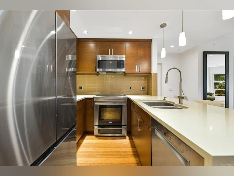 206-2589 Penrhyn Street, Saanich, BC, V8N 1G4 - 10