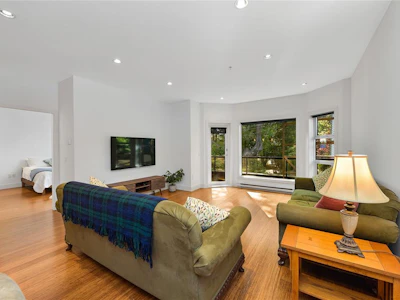 206-2589 Penrhyn Street - 3