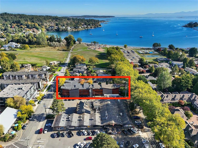 206-2589 Penrhyn Street, Saanich, BC, V8N 1G4 - 2