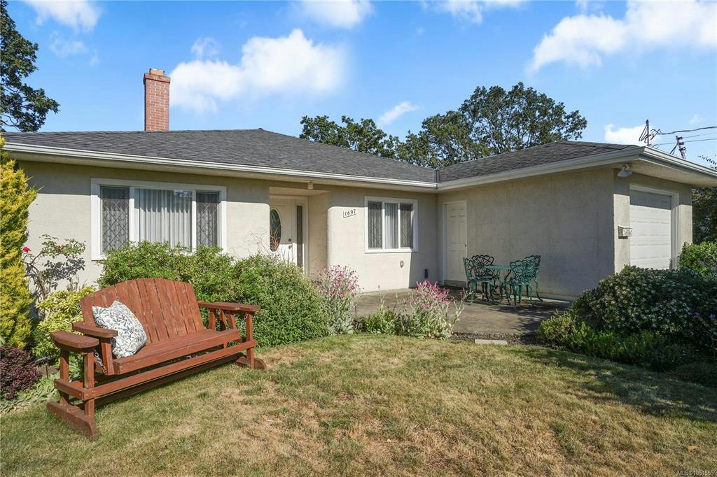 1697 Yale Street, Oak Bay, BC, V8R 5N5