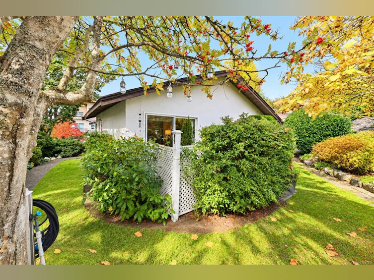 2-278 Island Highway, View Royal, BC, V9B 1G5