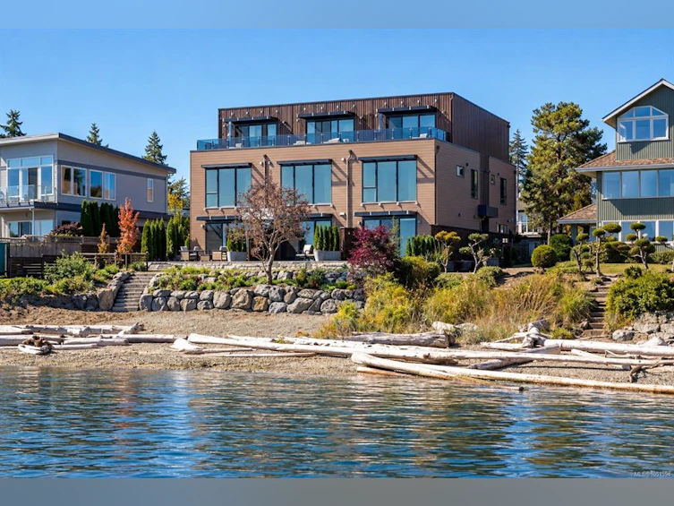 1-2525 Rothesay Avenue, Sidney, BC, V8L 2B9
