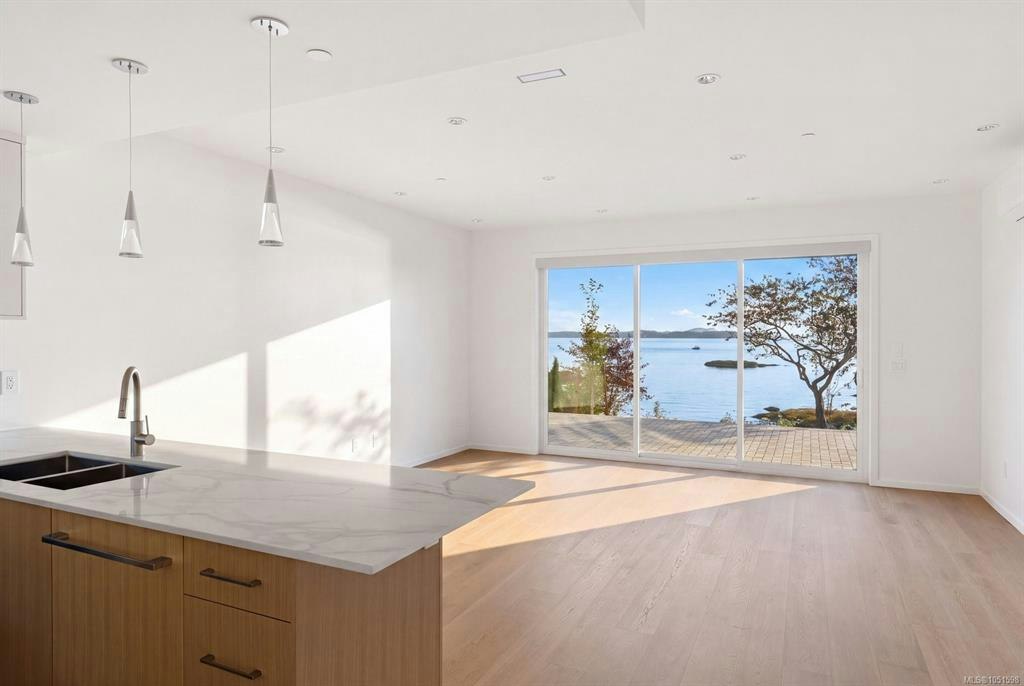 3-2525 Rothesay Avenue - 3