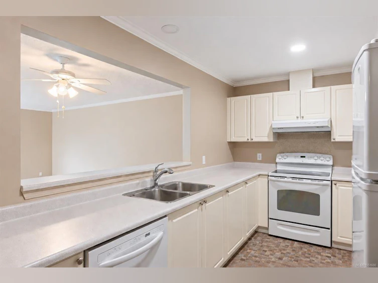 334-2245 James White Boulevard, Sidney, BC, V8L 1Z5 - 3