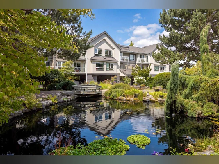 334-2245 James White Boulevard, Sidney, BC, V8L 1Z5