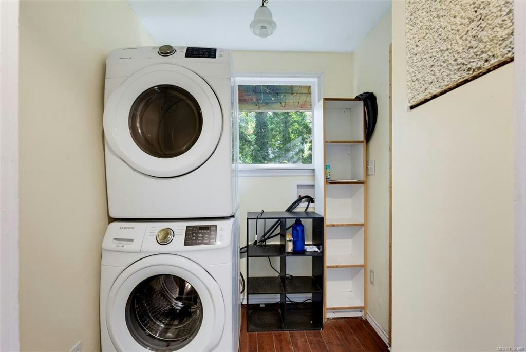 907 Mcadoo Place, Saanich, BC, V8X 1V8 - 11