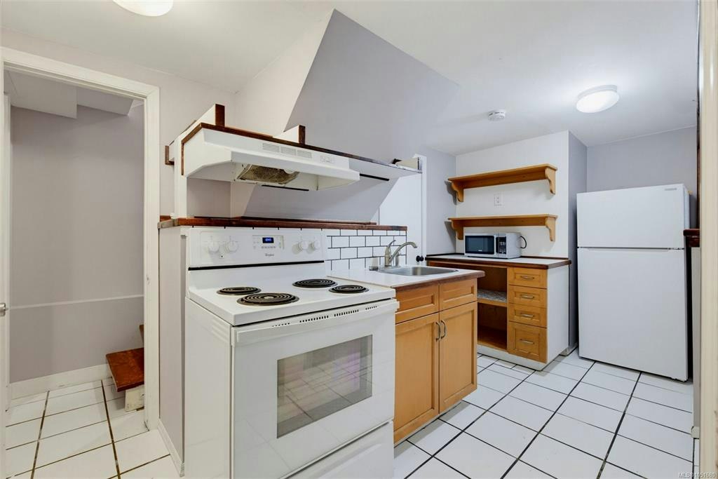 907 Mcadoo Place, Saanich, BC, V8X 1V8 - 22