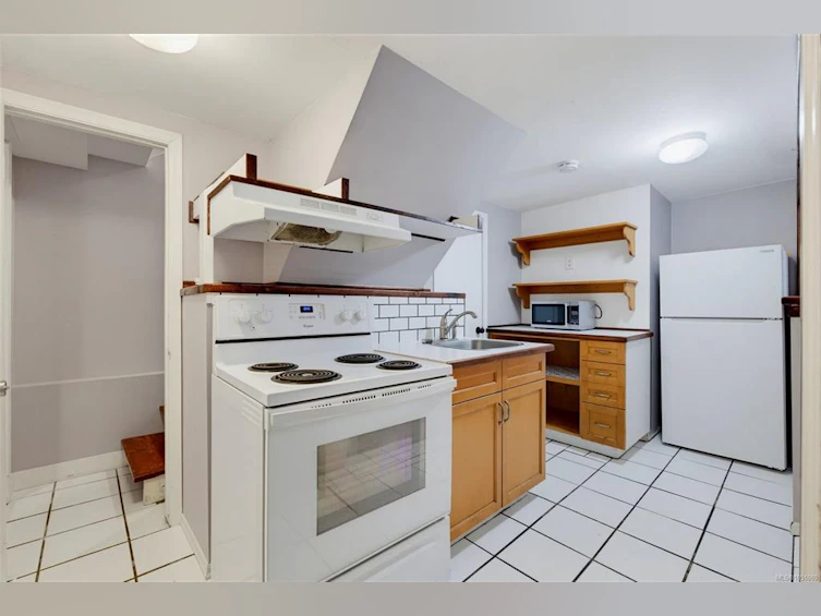 907 Mcadoo Place, Saanich, BC, V8X 1V8 - 22