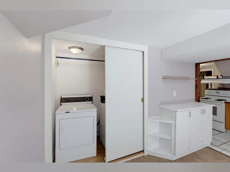 907 Mcadoo Place, Saanich, BC, V8X 1V8 - 24