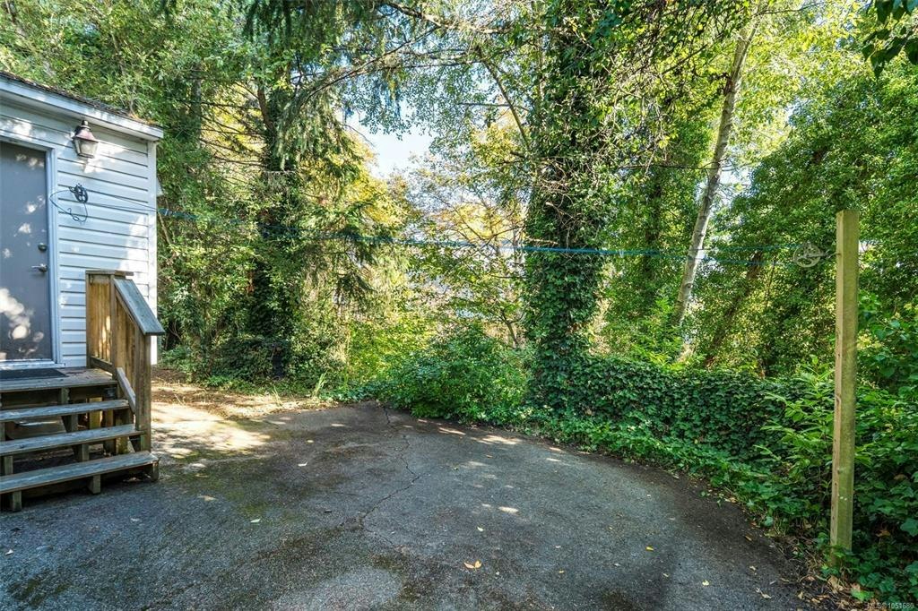 907 Mcadoo Place, Saanich, BC, V8X 1V8 - 13
