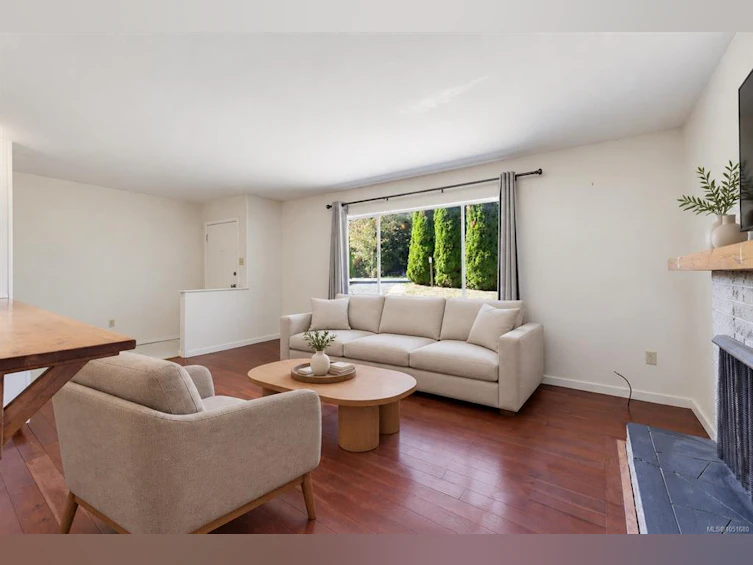 907 Mcadoo Place, Saanich, BC, V8X 1V8 - 2
