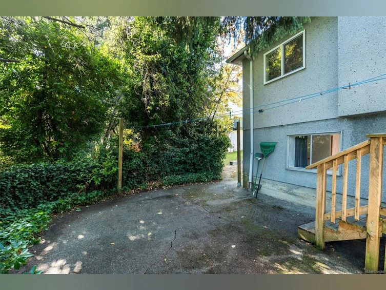907 Mcadoo Place, Saanich, BC, V8X 1V8 - 12