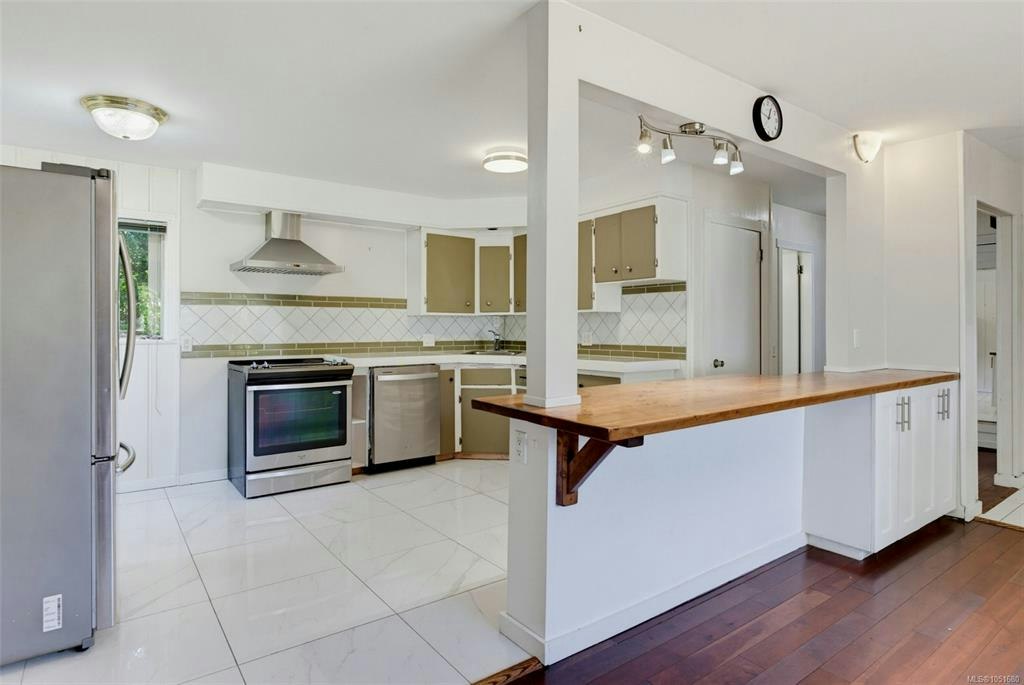 907 Mcadoo Place, Saanich, BC, V8X 1V8 - 5