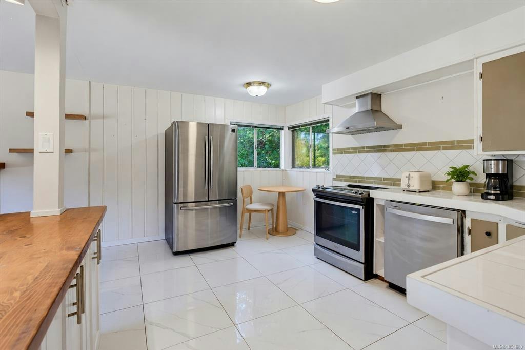 907 Mcadoo Place, Saanich, BC, V8X 1V8 - 6