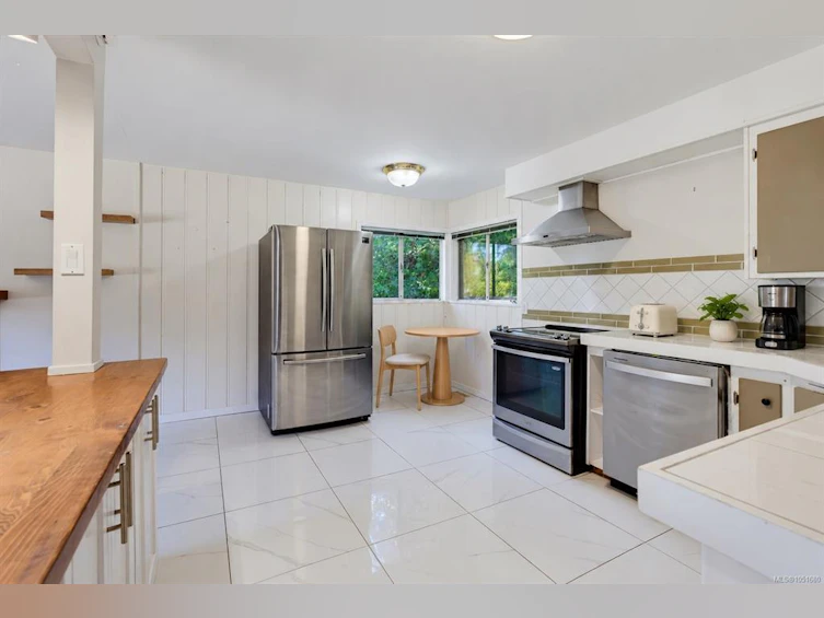 907 Mcadoo Place, Saanich, BC, V8X 1V8 - 6