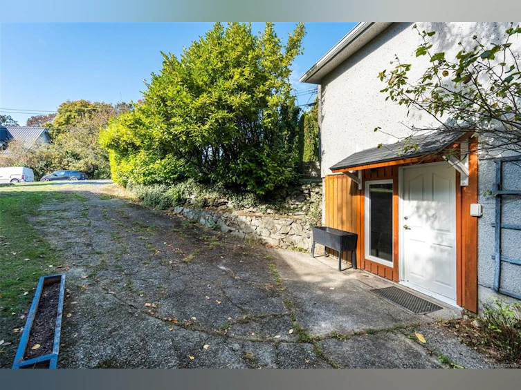 907 Mcadoo Place, Saanich, BC, V8X 1V8 - 16