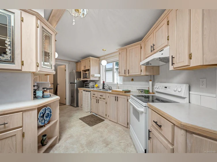 11-4714 Muir Road, Courtenay, BC, V9N 8Z4 - 4