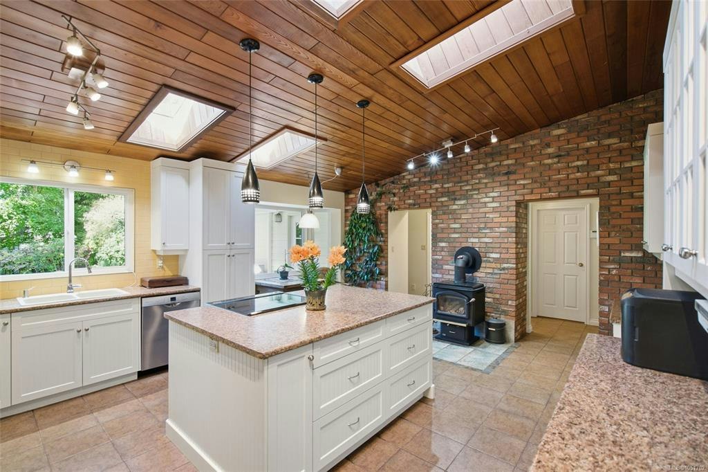 1061 Harlequin Road, Qualicum Beach, BC, V9K 1E2 - 21