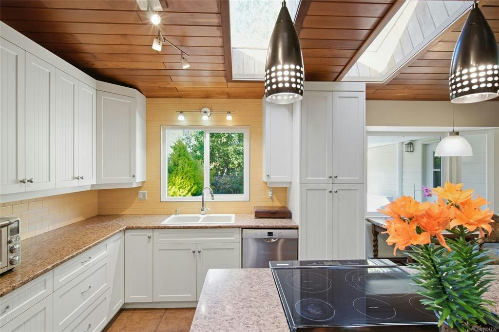 1061 Harlequin Road, Qualicum Beach, BC, V9K 1E2 - 22