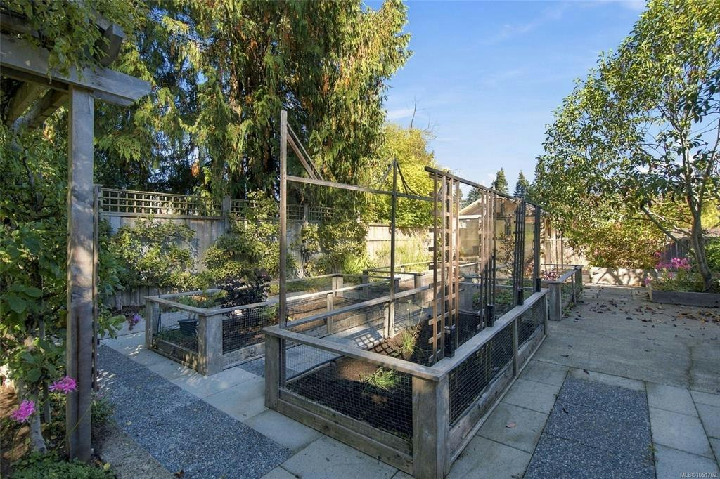 1061 Harlequin Road, Qualicum Beach, BC, V9K 1E2 - 9