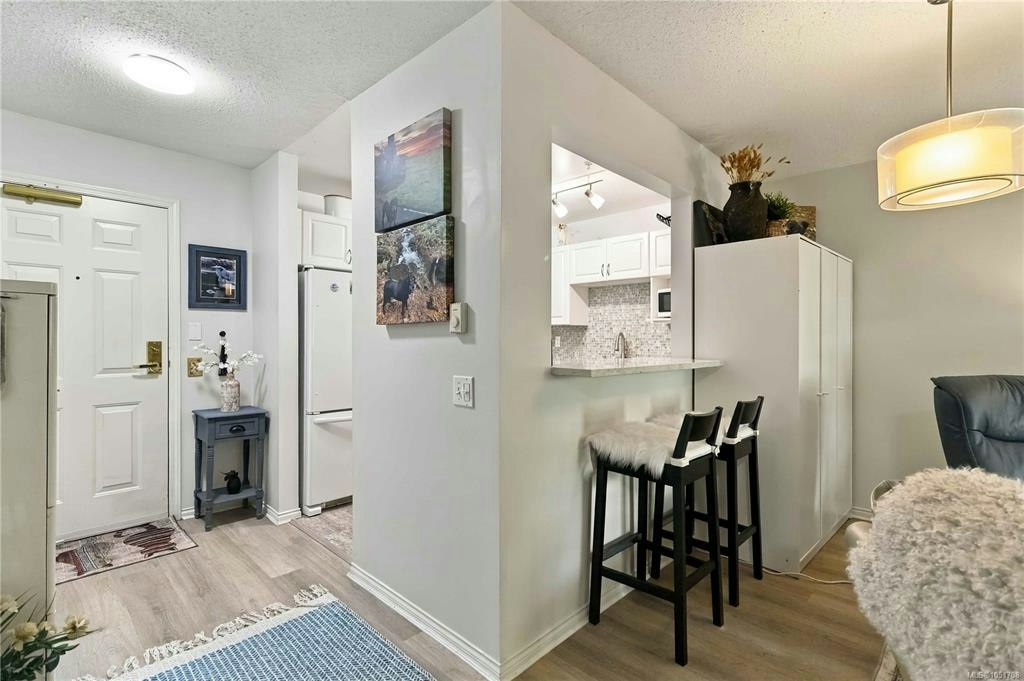 105-290 Island Highway, View Royal, BC, V9B 1G5 - 13