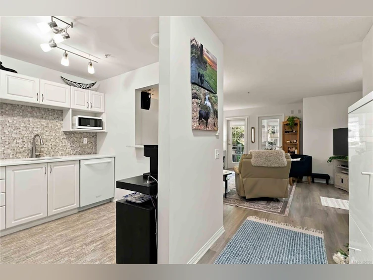 105-290 Island Highway, View Royal, BC, V9B 1G5 - 4