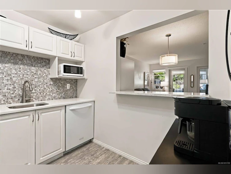 105-290 Island Highway, View Royal, BC, V9B 1G5 - 15