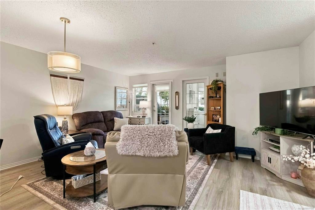 105-290 Island Highway, View Royal, BC, V9B 1G5 - 9